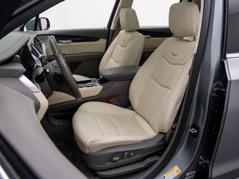 Certified 2023 Cadillac XT6 Premium Luxury image 12