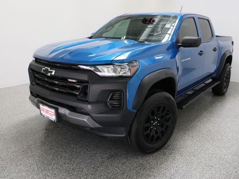 Used 2024 Chevrolet Colorado Trail Boss w/ Advanced Trailering Package image 2