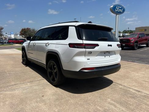 Used 2022 Jeep Grand Cherokee L Laredo RWD image 6