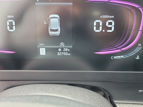 Used 2025 Kia Sportage LX image 25