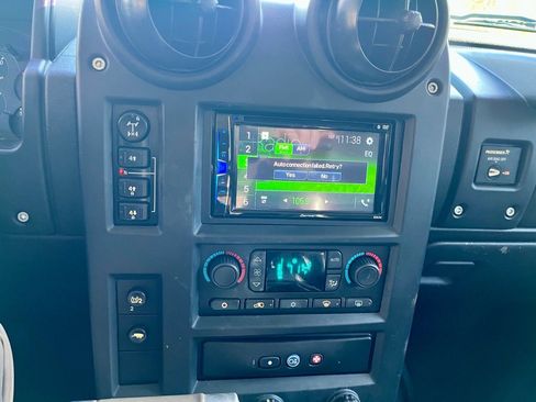 Used 2005 HUMMER H2 Luxury w/ Preferred Equipment Group image 24