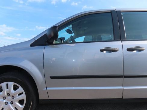 Used 2016 Dodge Grand Caravan American Value Package w/ UConnect Hands-Free Group FWD image 29