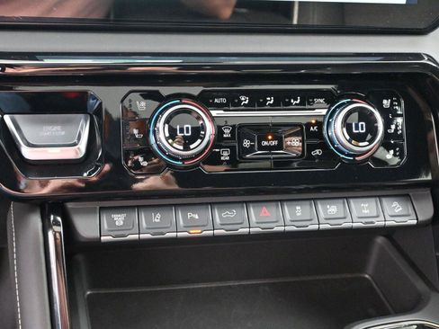 Used 2025 GMC Sierra 2500 AT4X image 25