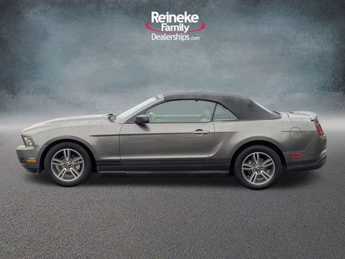 Used 2010 Ford Mustang Convertible image 9