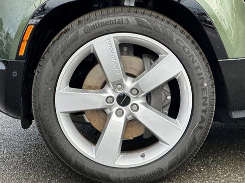 New 2026 Land Rover Defender 110 X-Dynamic SE image 13