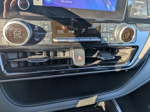 Used 2024 Toyota Highlander LE image 20