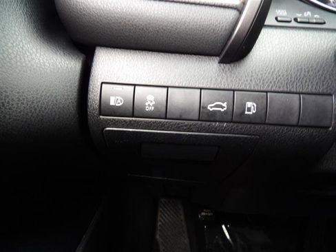 Used 2018 Toyota Camry LE image 20