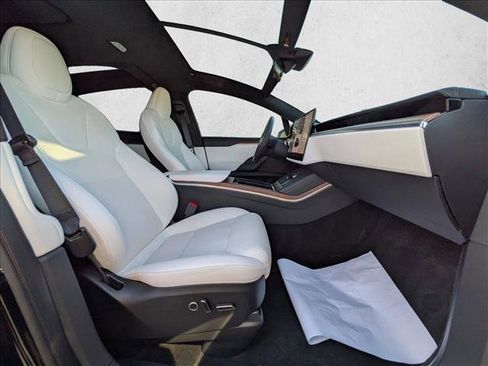 Used 2024 Tesla Model X image 21