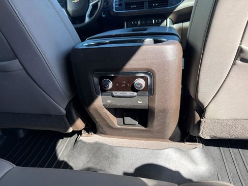 Used 2021 Chevrolet Suburban LT image 19