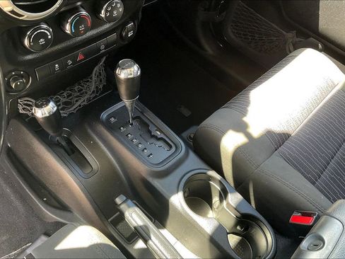 Used 2011 Jeep Wrangler Unlimited Sahara AWD/4WD image 15