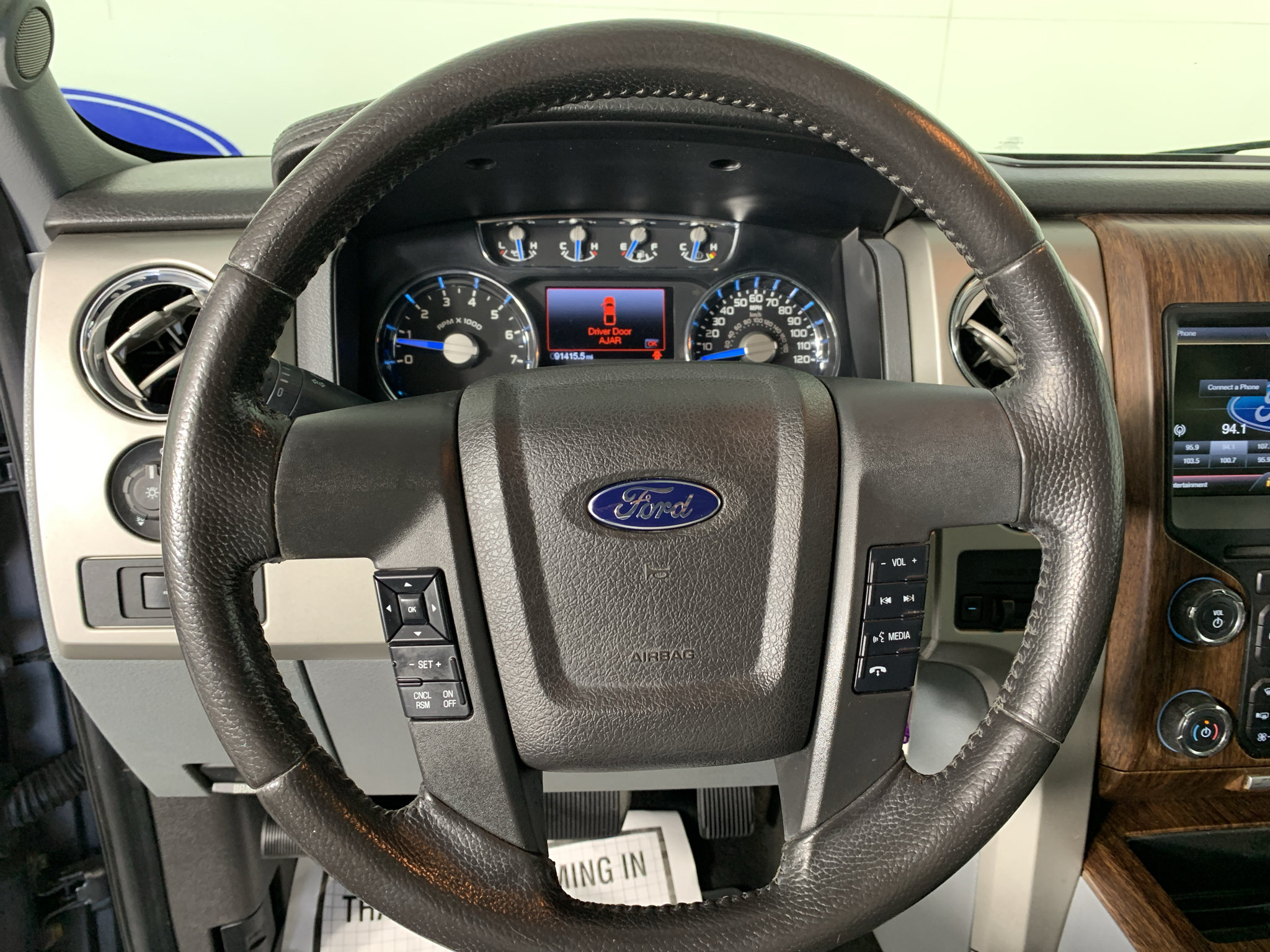 Used 2014 Ford F150 Lariat w/ Equipment Group 502A Luxury AWD/4WD image 18