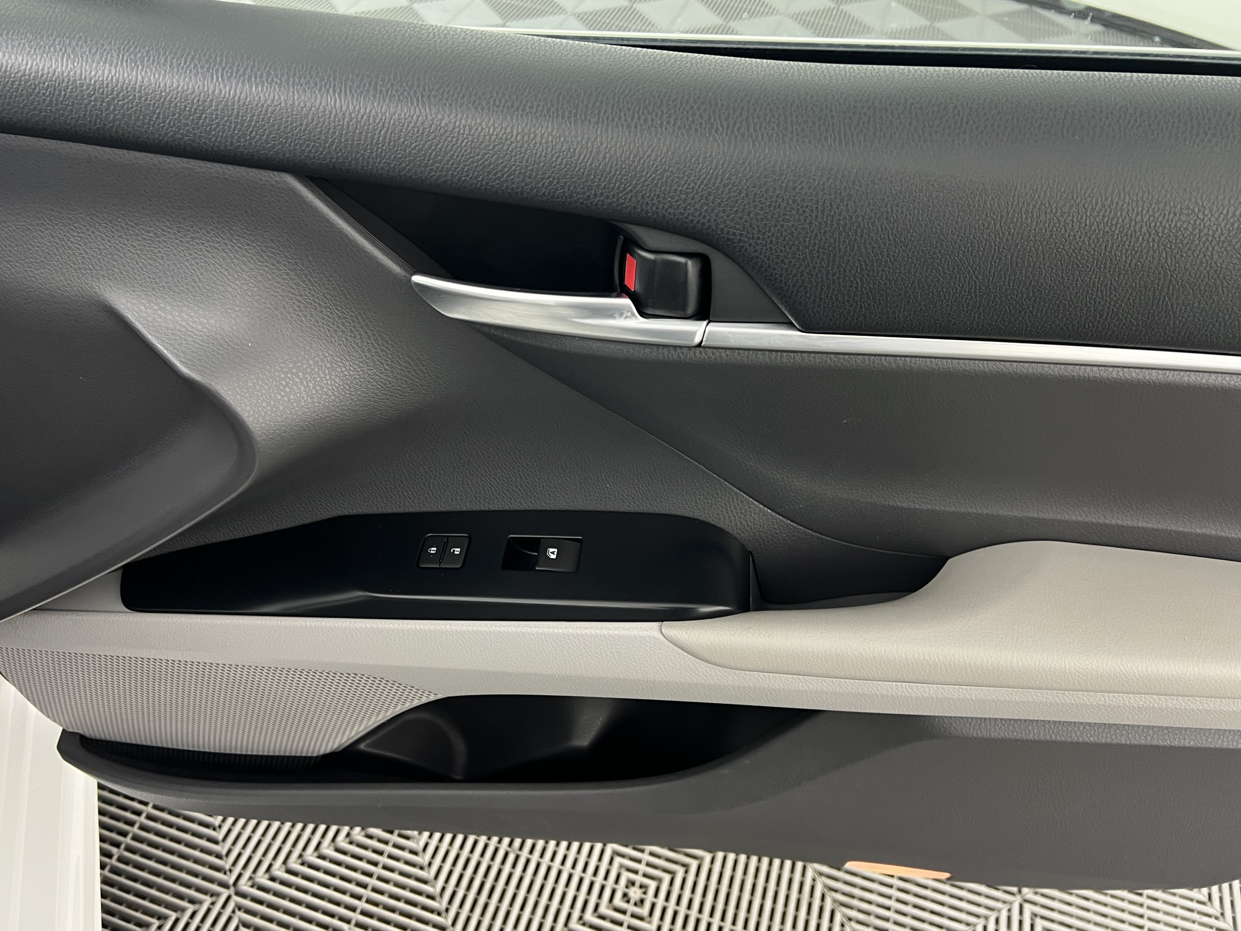 Used 2019 Toyota Camry SE FWD image 24