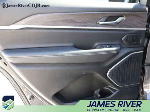 Used 2021 Jeep Grand Cherokee L Limited AWD/4WD image 18