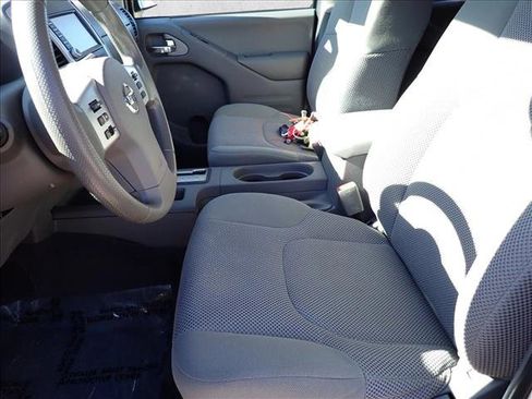 Used 2019 Nissan Frontier SV image 11