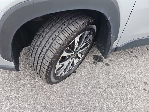 Used 2022 Toyota Corolla Cross XLE image 29