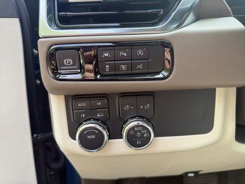 Used 2025 GMC Yukon Denali w/ Sun & Power Step Package AWD/4WD image 24