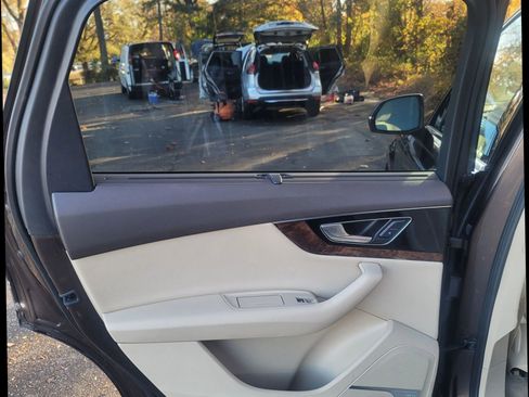 Used 2018 Audi Q7 3.0T Prestige w/ Prestige Package image 25