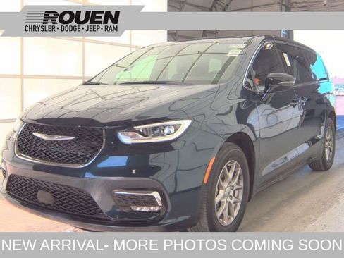 Used 2025 Chrysler Pacifica Select image 1