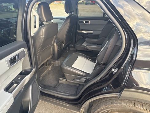 Used 2022 Ford Explorer XLT w/ Equipment Group 202A image 11