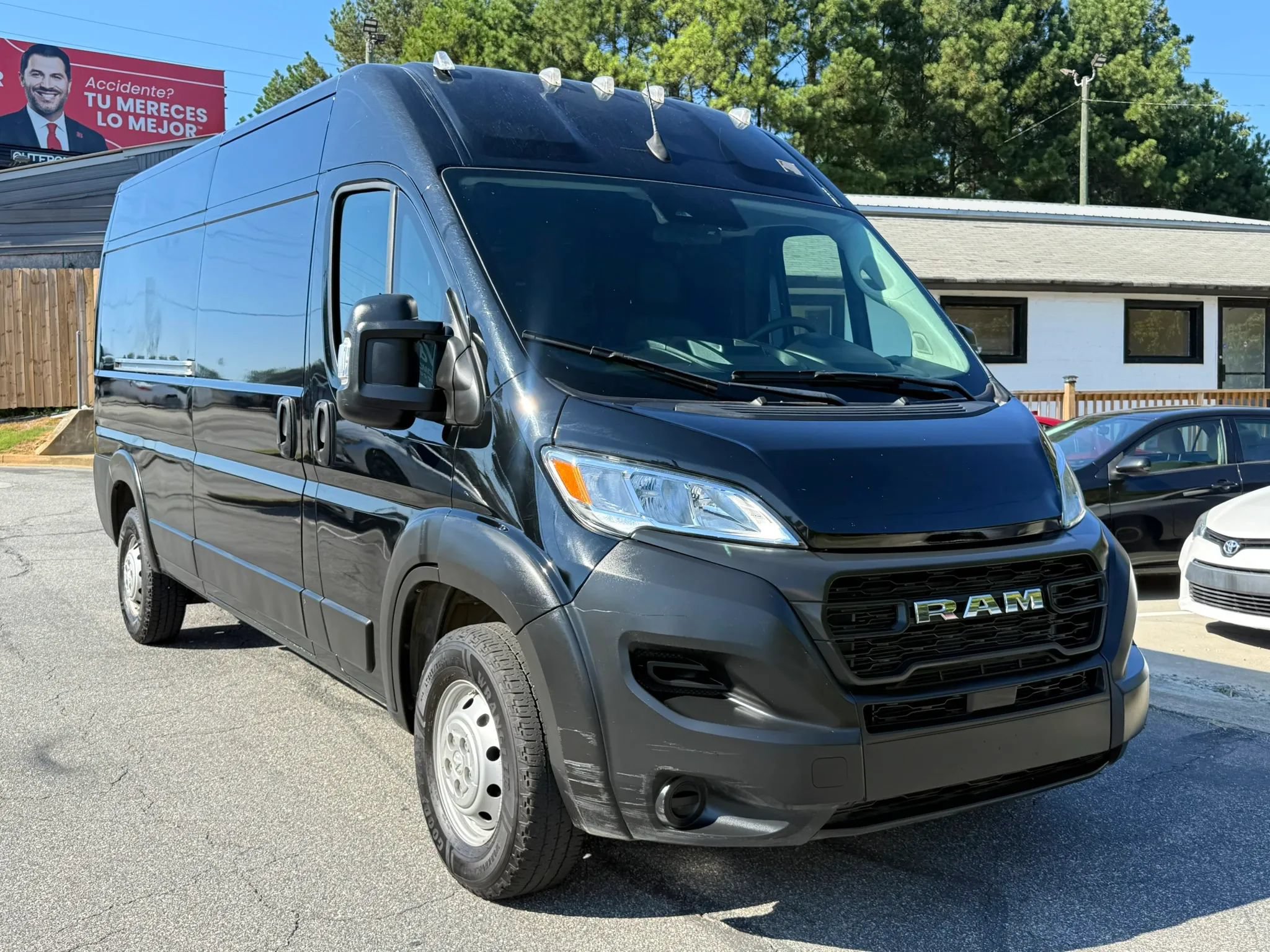 Used 2023 RAM ProMaster 2500 FWD image 1