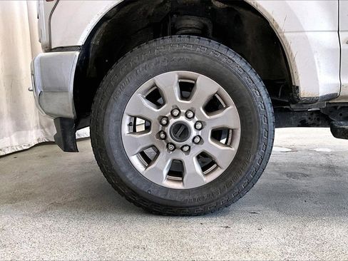 Used 2019 Ford F250 Lariat w/ Chrome Package image 6