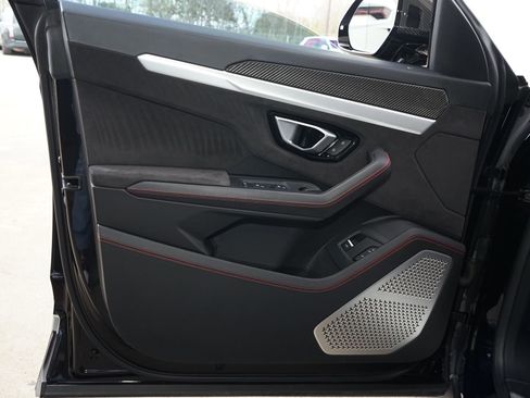 Used 2021 Lamborghini Urus image 28