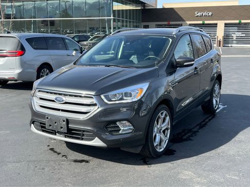 Used 2019 Ford Escape Titanium image 2
