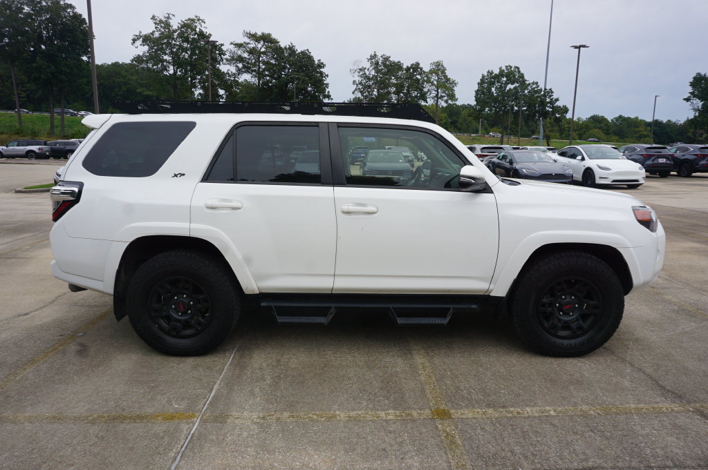 Used 2021 Toyota 4Runner SR5 Premium w/ Moonroof Package RWD image 21