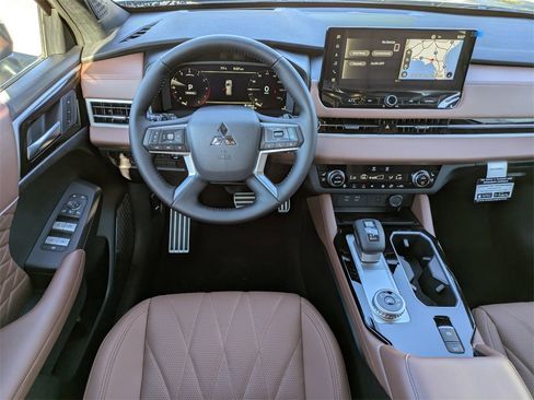 New 2025 Mitsubishi Outlander SEL image 15