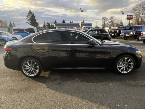 Used 2017 Alfa Romeo Giulia Sprint w/ Cold Weather Package image 6