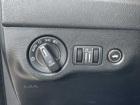 Used 2019 Chrysler 300 S image 29