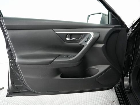 Used 2017 Nissan Altima 2.5 SV image 39