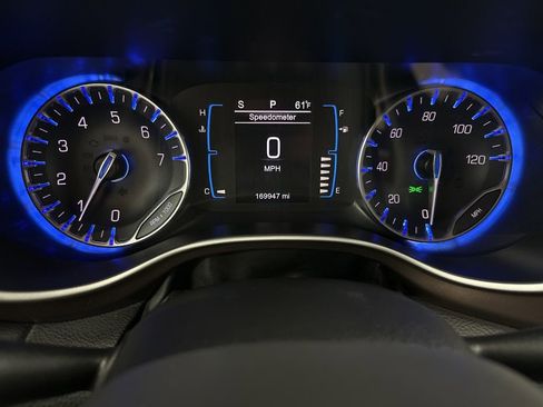 Used 2017 Chrysler Pacifica Touring-L FWD image 26