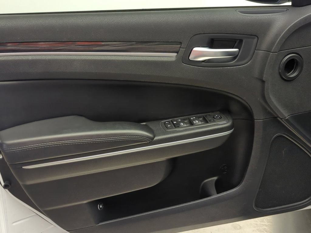 Used 2022 Chrysler 300 Touring L RWD image 28