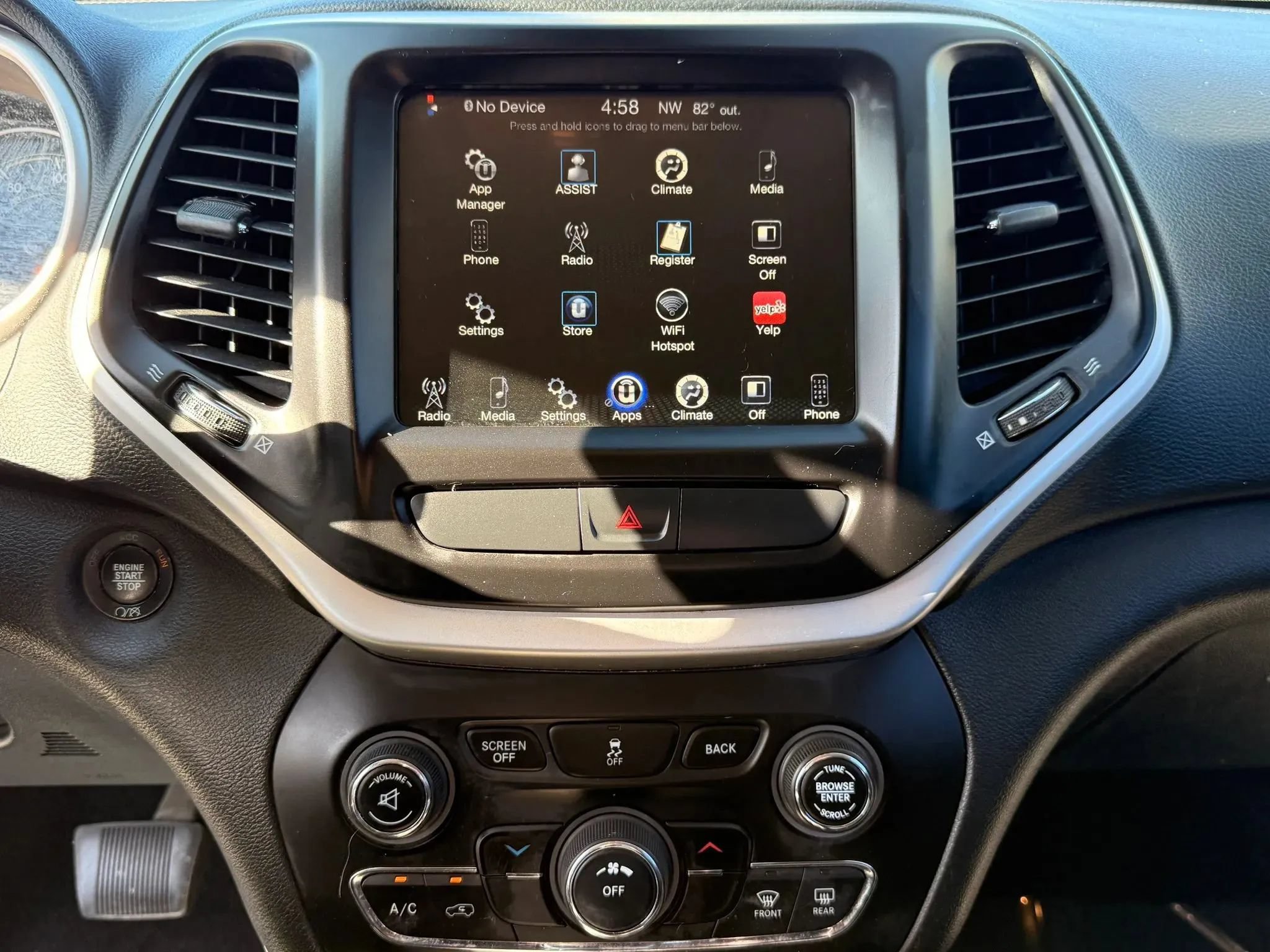 Used 2018 Jeep Cherokee Latitude Plus FWD image 25
