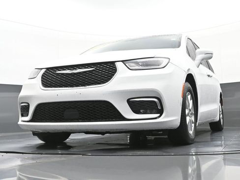 Used 2022 Chrysler Pacifica Touring-L image 41