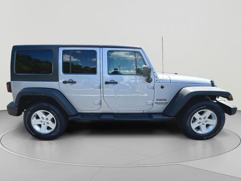 Used 2016 Jeep Wrangler Unlimited Sport AWD/4WD image 32
