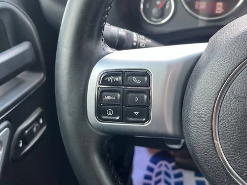 Used 2013 Jeep Wrangler Unlimited Rubicon AWD/4WD image 20