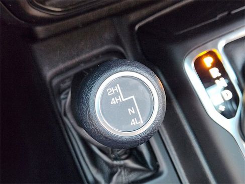 Certified 2022 Jeep Gladiator Sport image 18