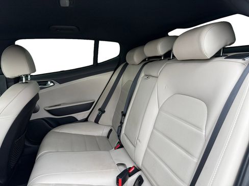 Used 2018 Kia Stinger GT2 RWD image 9
