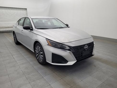 Used 2024 Nissan Altima 2.5 SV image 13