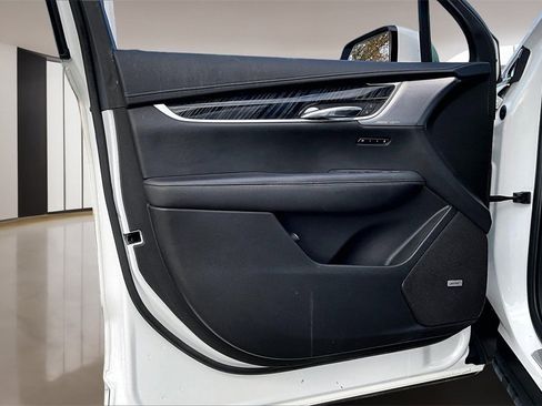 Used 2022 Cadillac XT6 Premium Luxury w/ Technology Package image 18