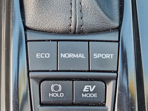 Used 2025 Toyota Camry SE FWD image 15