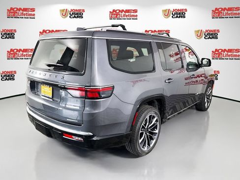 Used 2022 Jeep Wagoneer Series III w/ Premium Group I AWD/4WD image 19