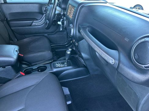 Used 2018 Jeep Wrangler Unlimited Sport w/ Connectivity Group image 16