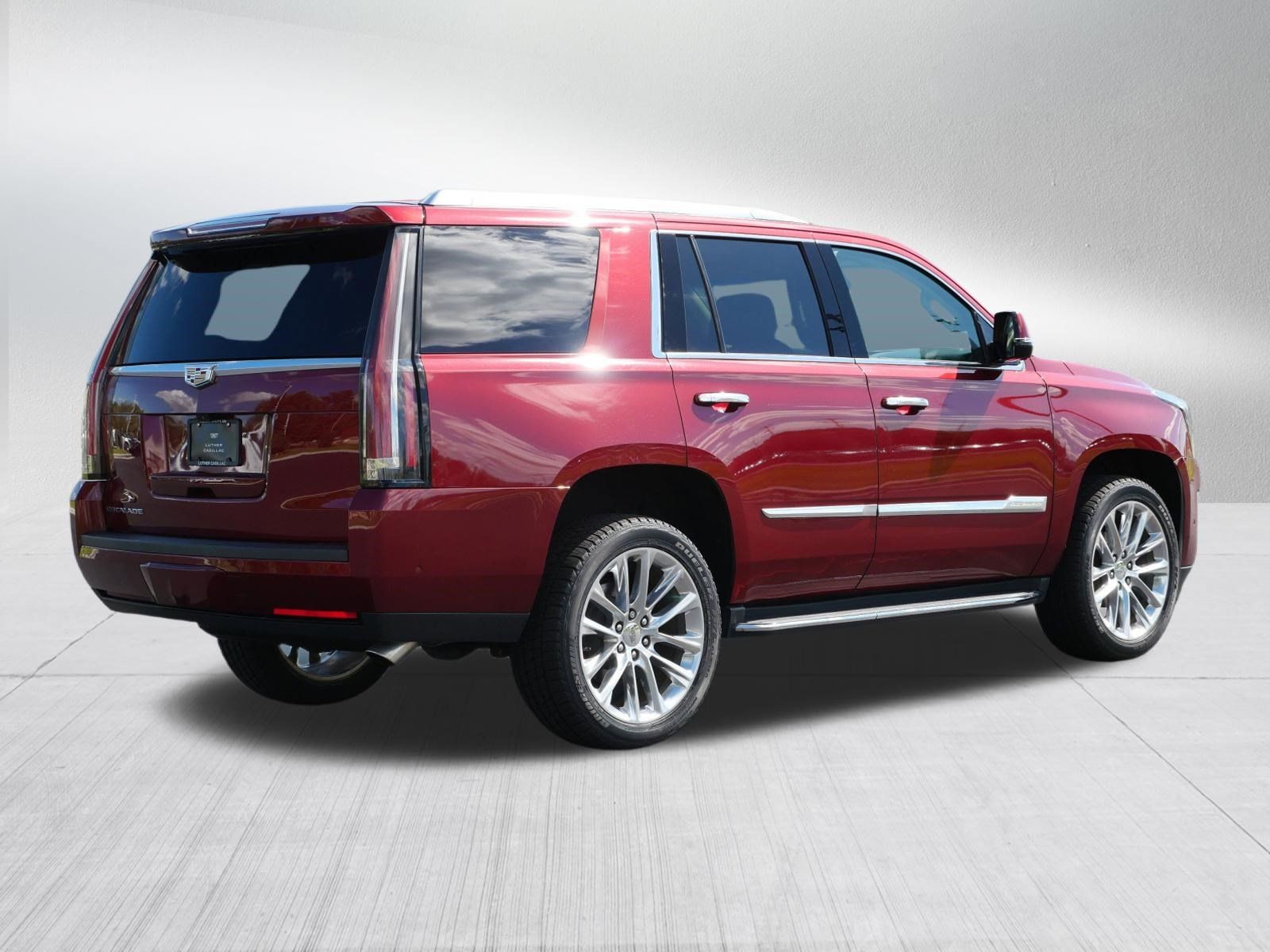 Used 2017 Cadillac Escalade Luxury AWD/4WD image 5