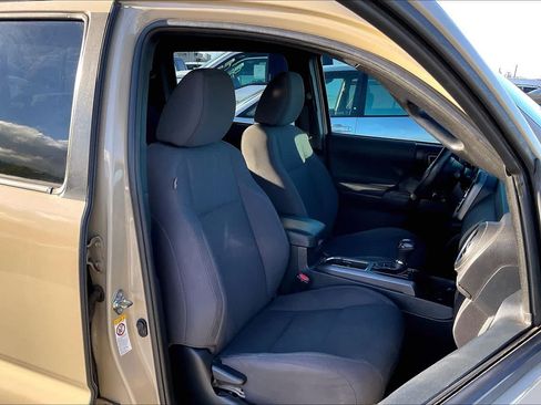 Used 2019 Toyota Tacoma TRD Sport AWD/4WD image 13
