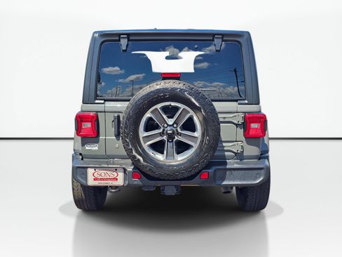 Used 2020 Jeep Wrangler Unlimited Sahara w/ LED Lighting Group AWD/4WD image 11