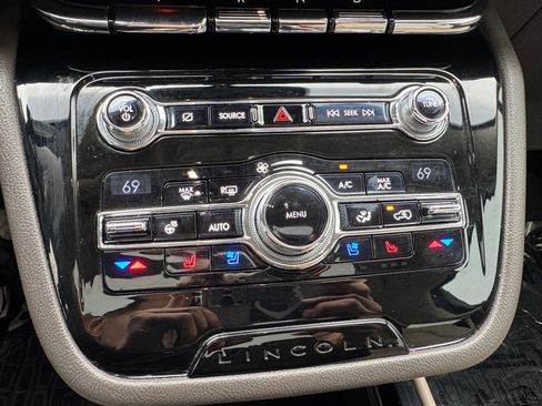 Used 2020 Lincoln Corsair Reserve w/ Equipment Group 201A image 18