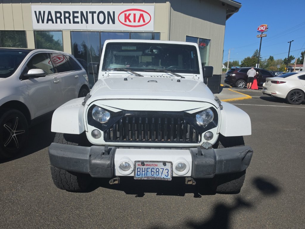 Used 2016 Jeep Wrangler Unlimited Sahara AWD/4WD image 3